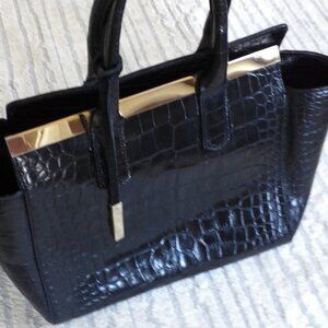 INNUE ITALIAN LEATHER BAG W/GOLD ACCENTS